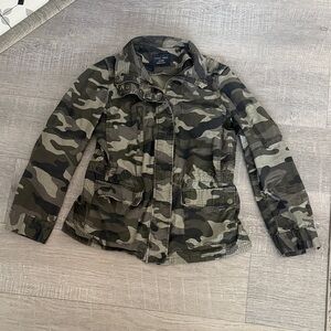 Love Tree Camo Patterned Jacket